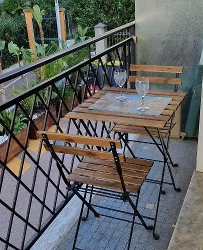 Sablettes Sea View مينتون