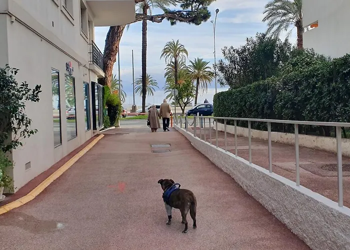 Sablettes Sea View * مينتون